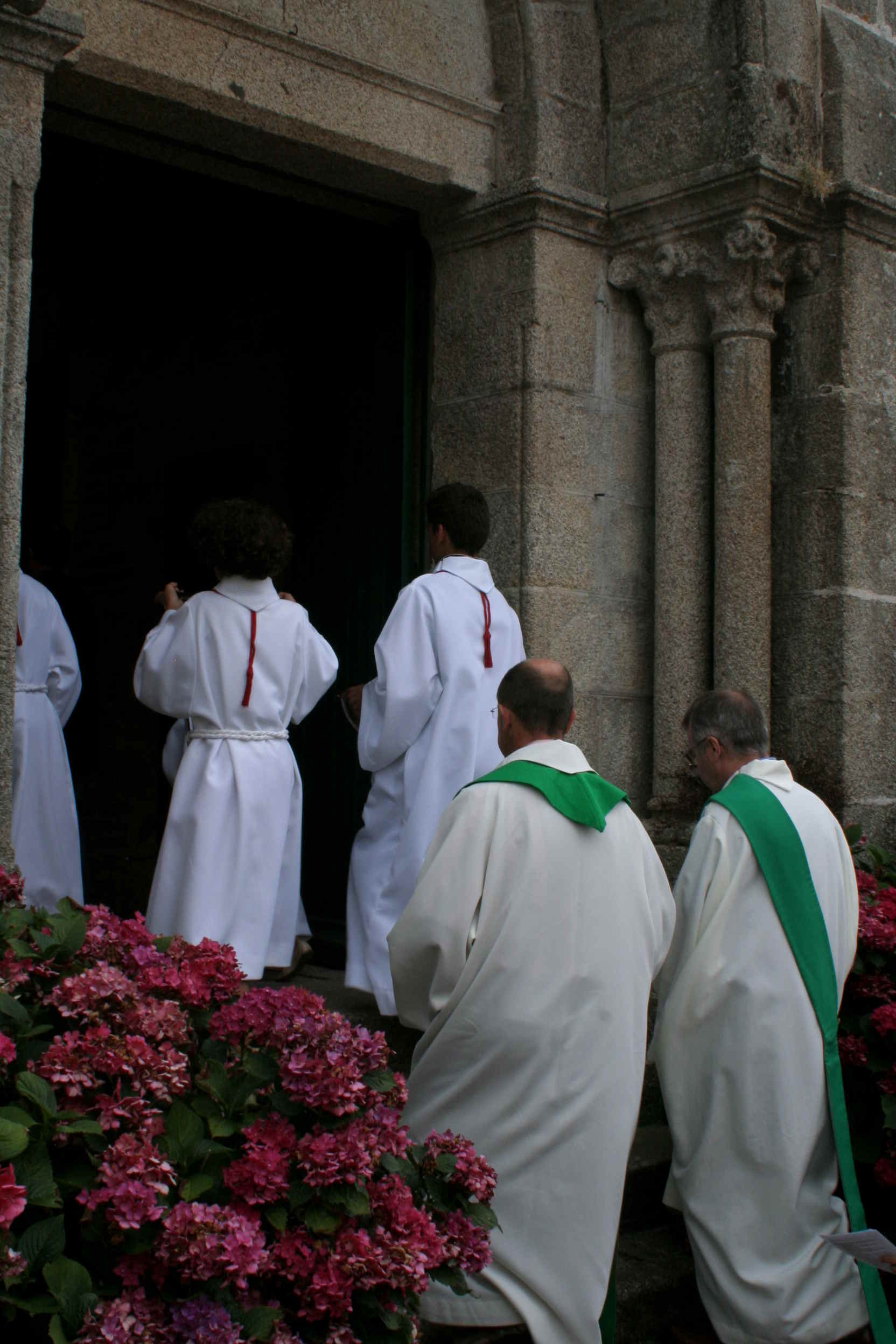 Entrée dans l'église