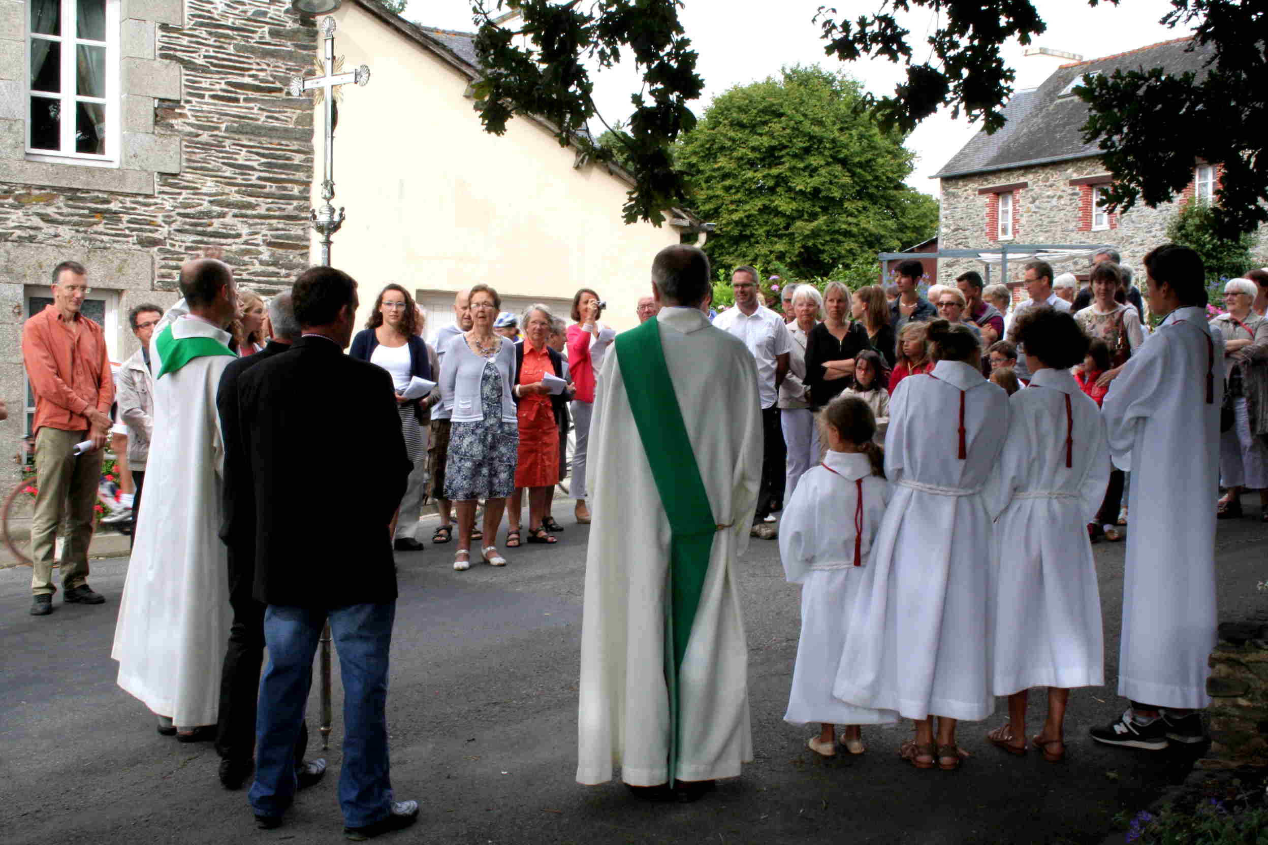 Les chants sont entonnés