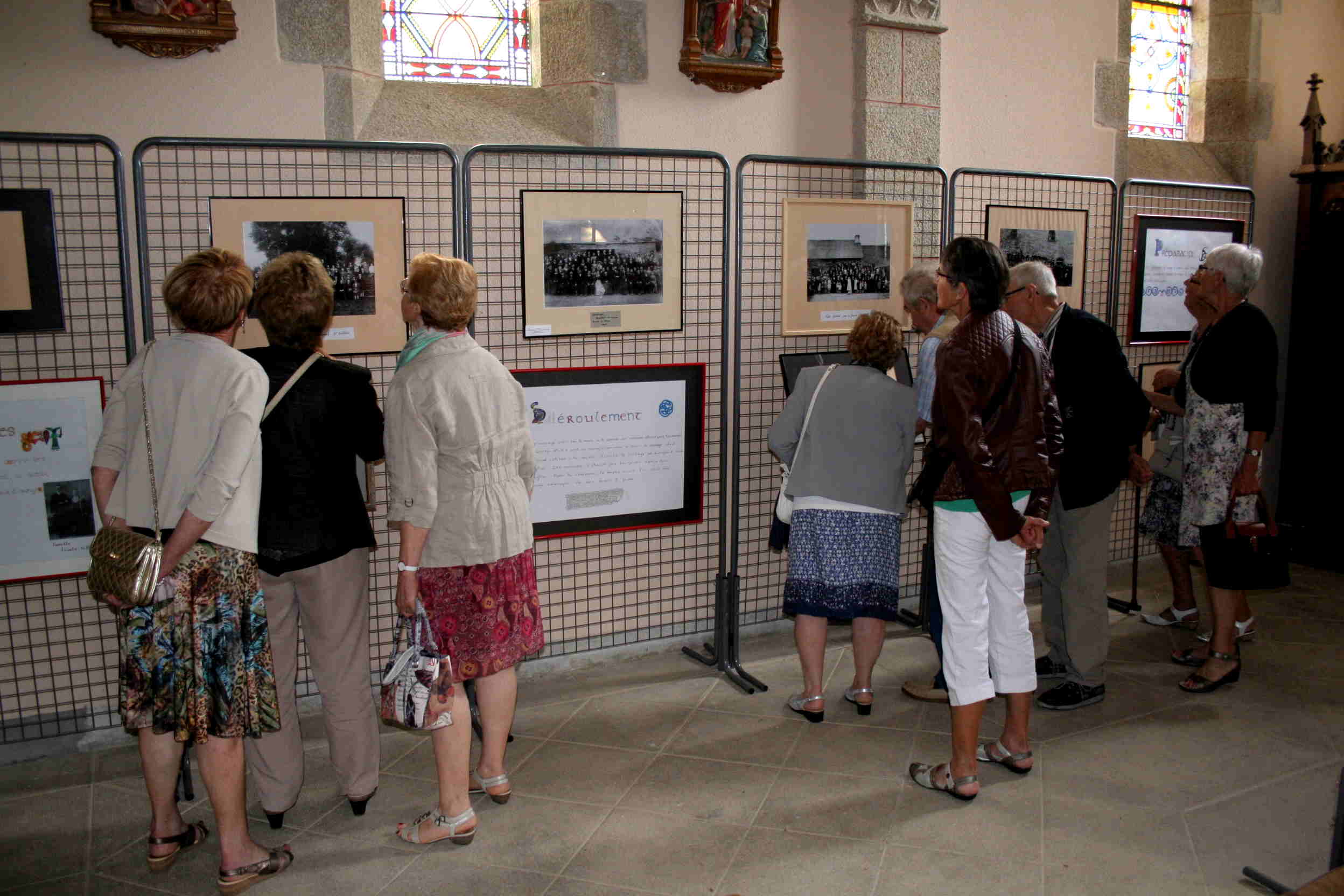 Exposition de photos dans l'église